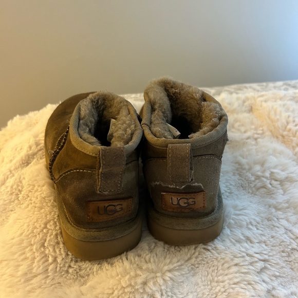 UGG Brown/Tan Boots - Picture 1 of 3